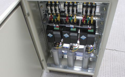 如何選擇補償電力電容器的控制方式？